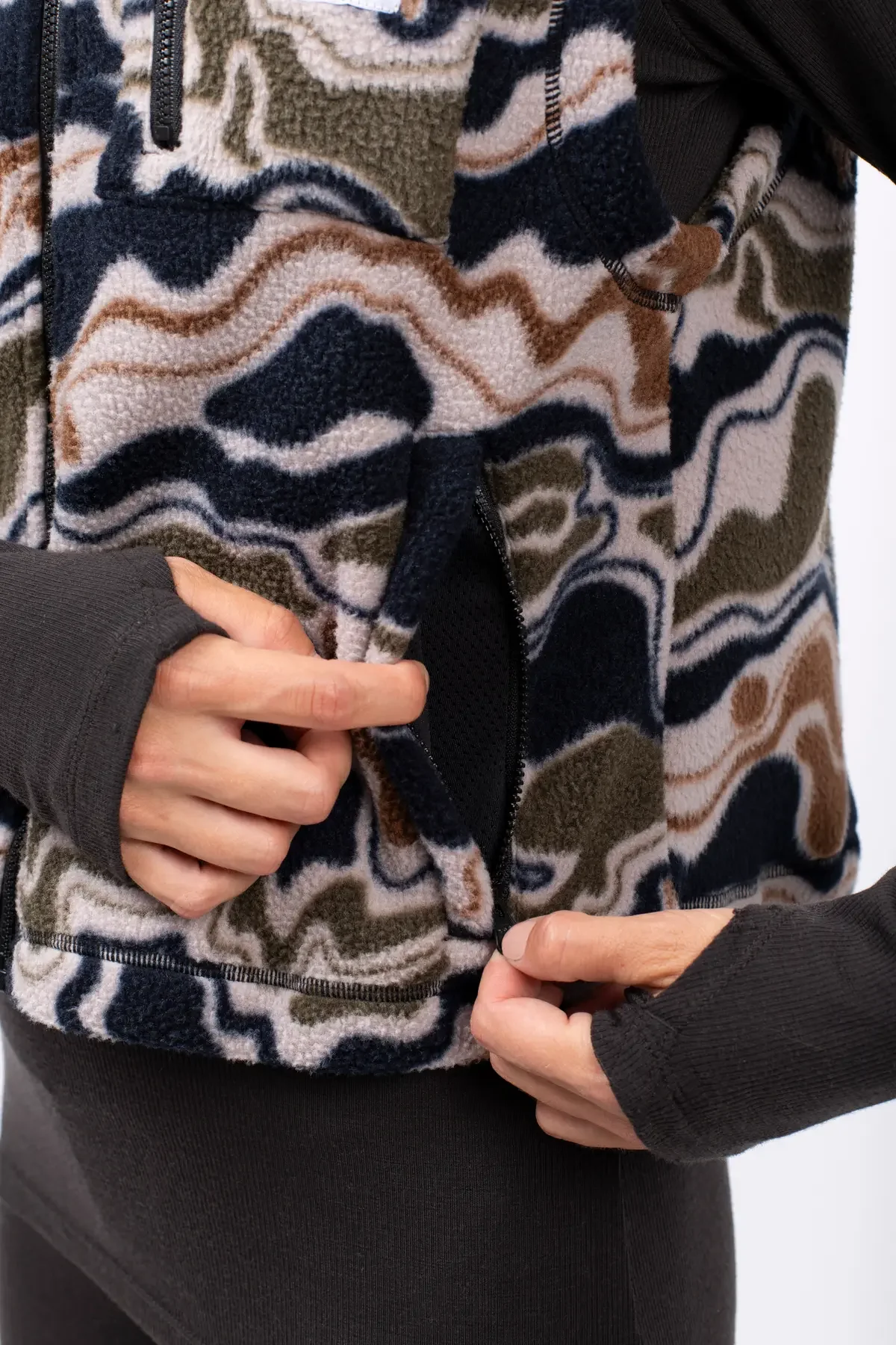 BOXY SHERPA VEST - Image 8