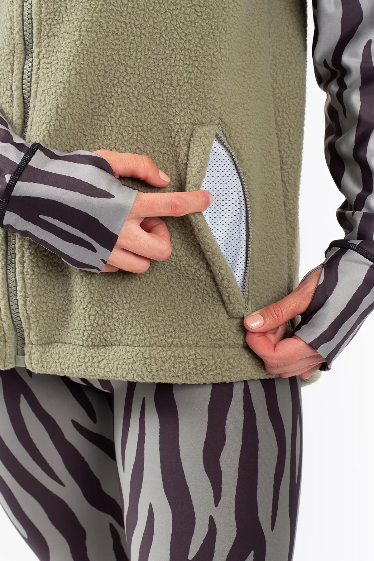 LUMBERJACKIE SHERPA VEST - Image 15