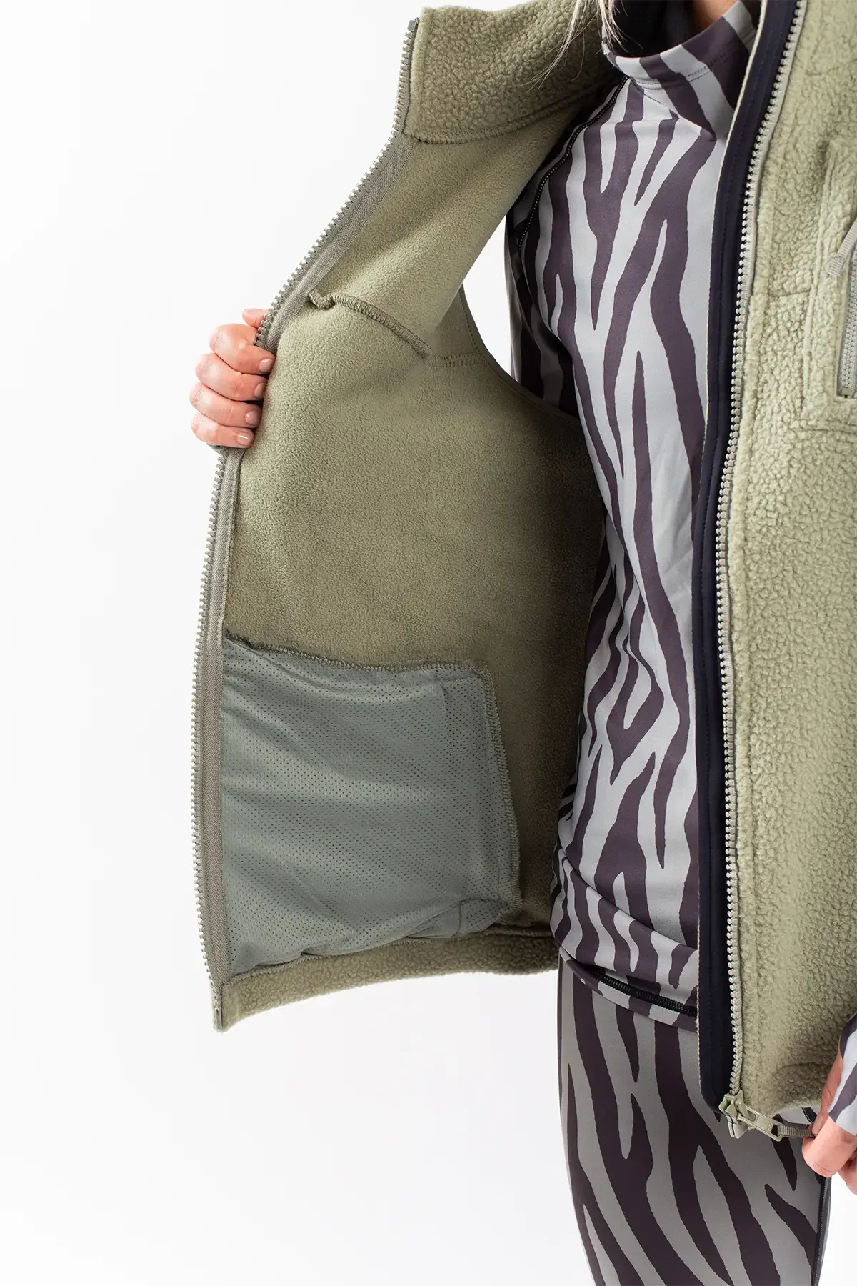 LUMBERJACKIE SHERPA VEST - Image 17