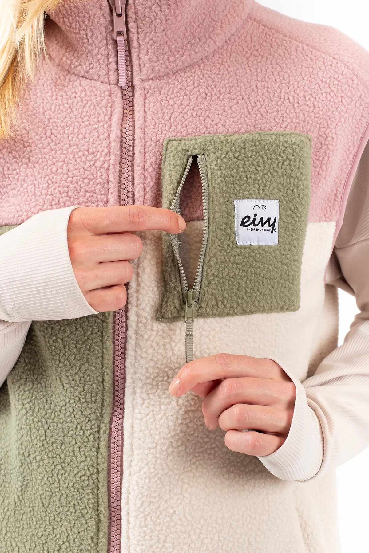 LUMBERJACKIE SHERPA VEST - Image 6